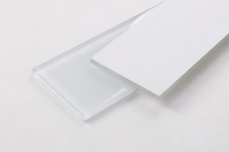 Lucy White Glossy 4 x 16